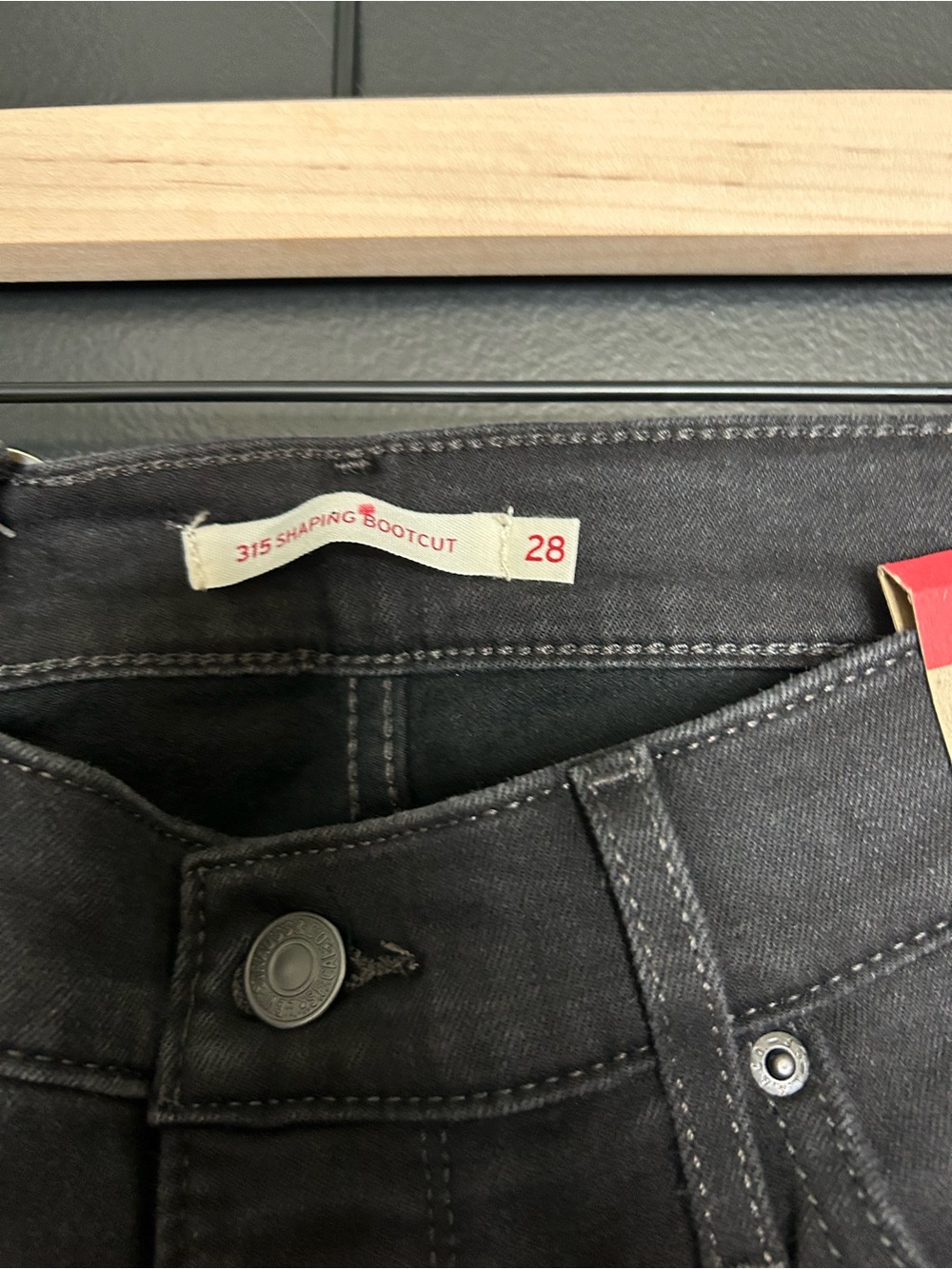 Women’s Levi's 315 Shaping Bootcut jeans in black size 28 x 32 (6). NWT - Picture 4 of 6